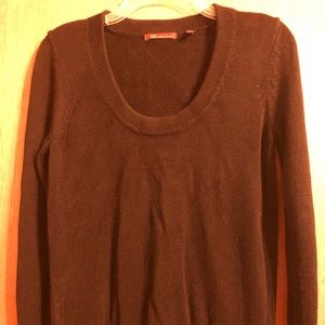 Black sweater with pocket looks in bottom